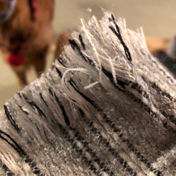 NWT Lauren Conrad Blanket Scarf - Picture 3 of 4